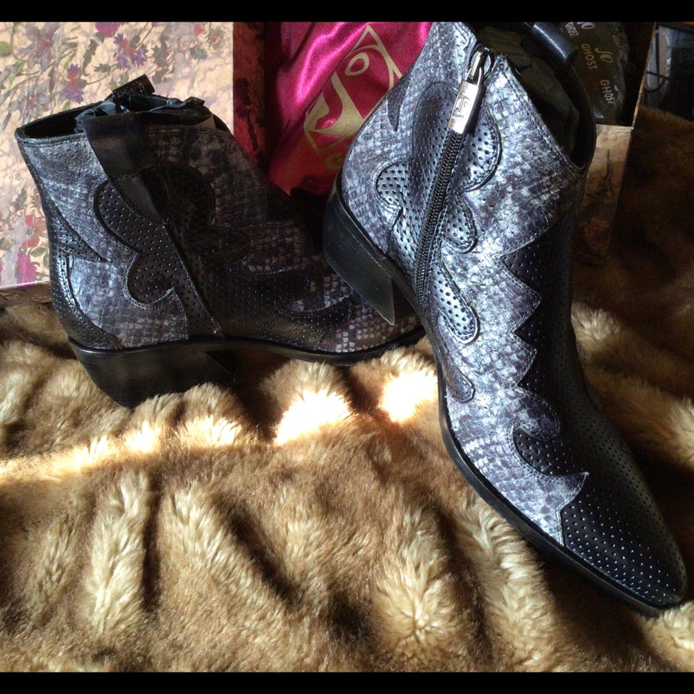 NEW JO GHOST ITALIAN LEATHER GRAY & BLACK BOOTIES